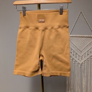 Women's Bo + Tee Mustard Tan Ribbed Bike Shorts Medium (Fit Like Small)